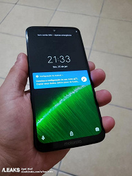 Смартфон Moto G7 Plus позирует на живых фото, в его камере реализована система оптической стабилизации
